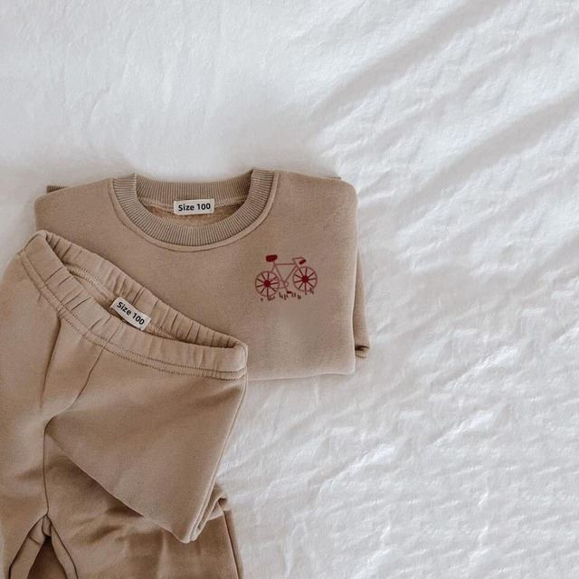 Elegant broderat set