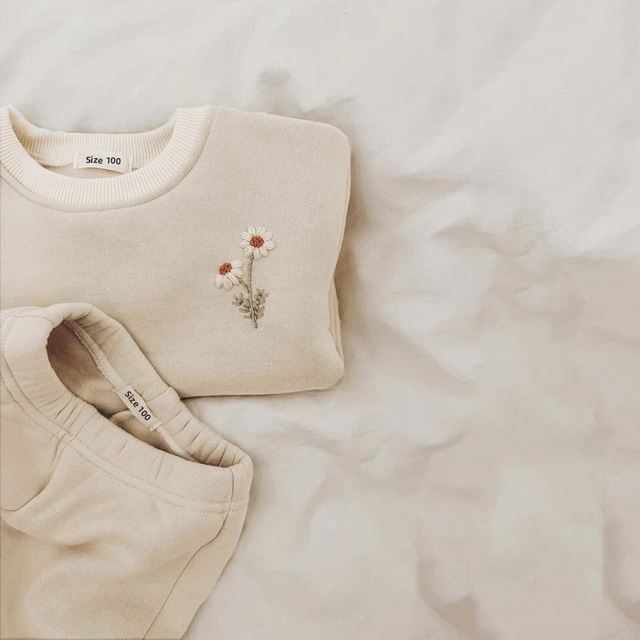 Elegant broderat set